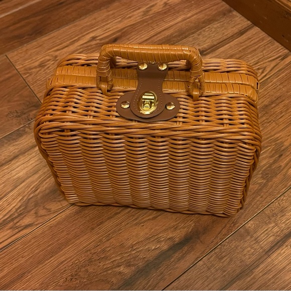 Imitation Rattan Handbag with Gold Clasp - plastic handles - Picture 2 of 4